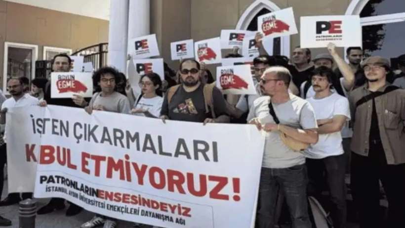 İstanbul Aydın Üniversitesinde işten çıkarılan akademisyenler eylem yaptı