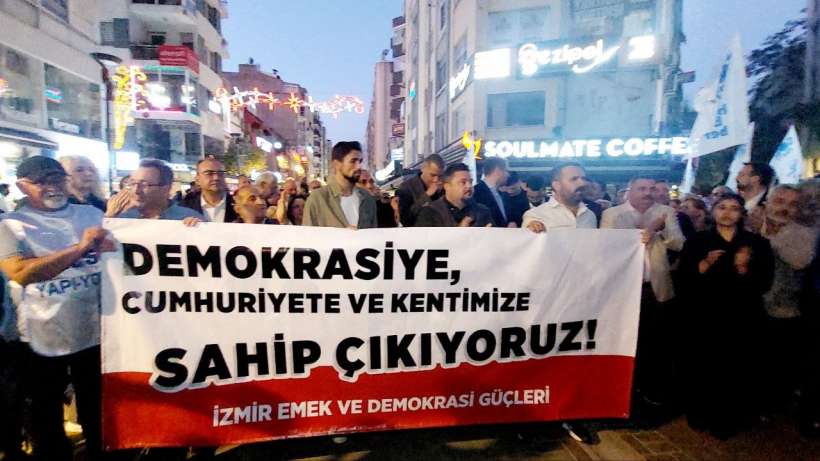 İzmir’de parti değiştiren belediye başkanlarına protesto