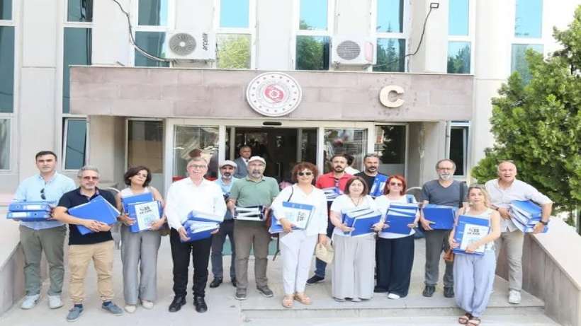 KESK, yüzde 35 ek zam talebiyle topladığı 20 bin imzayı bakanlığa teslim etti