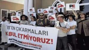 İstanbul Aydın Üniversitesi'nde işten çıkarılan akademisyenler eylem yaptı