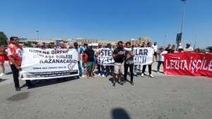 İzmir’de “İşten atmalar yasaklansın” eylemi yapıldı