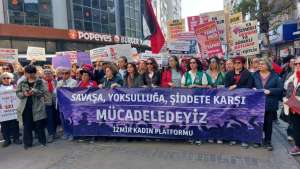 Kadınlar İzmir'den haykırdı: ‘Savaşa, yoksulluğa, şiddete karşı mücadeledeyiz’