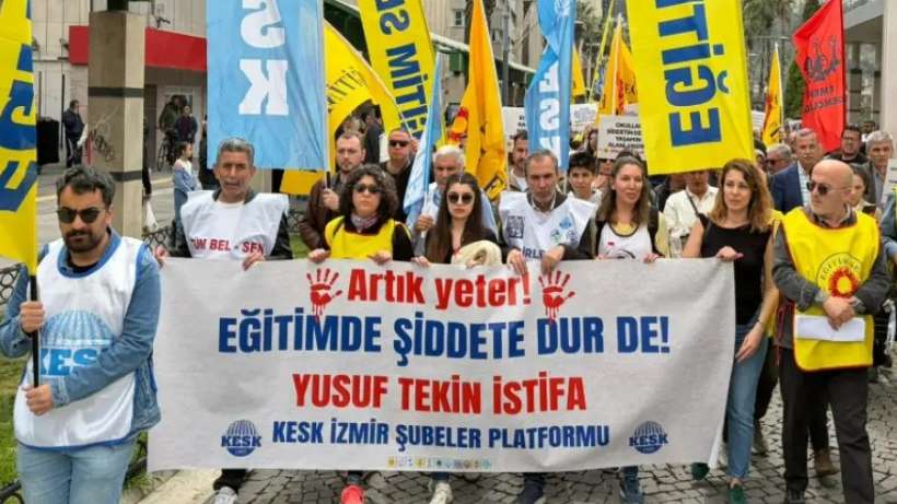 İzmir’de iş bırakan eğitim emekçileri, okul saldırılarına karşı yürüdü.