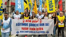İzmir’de iş bırakan eğitim emekçileri, okul saldırılarına karşı yürüdü.